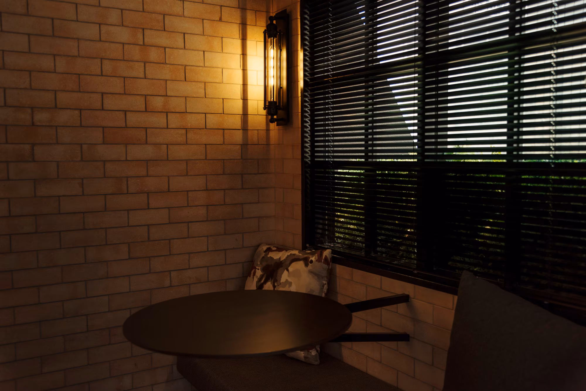Stanza con luce indiretta